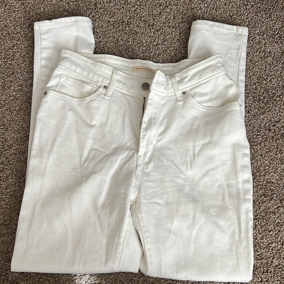 Levi’s 721 High Rise Skinny Jeans - Picture 6 of 6